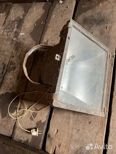 Прожектор галогеновый