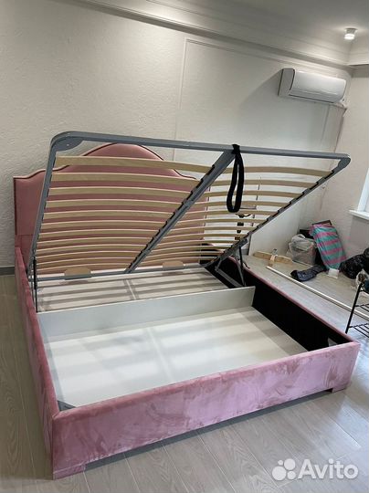 Кровать двухспальная в наличии и на заказ. Доставка