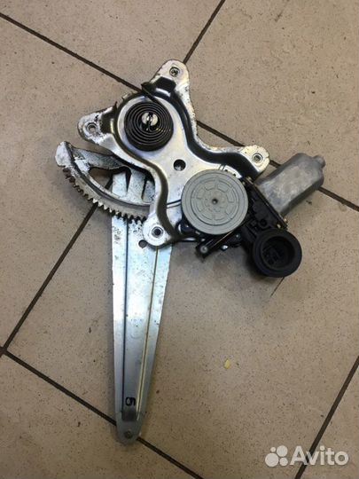 Стеклоподъемник задний правый Toyota Camry V30