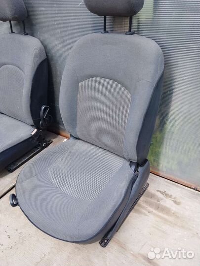Сиденья передние Peugeot 206