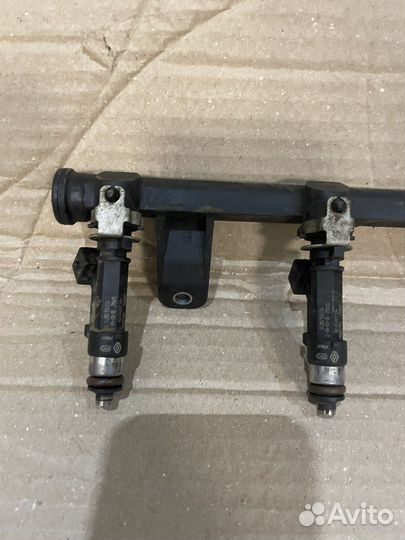 Топливная рампа форсунки Рено Логан 2 Сандеро 2