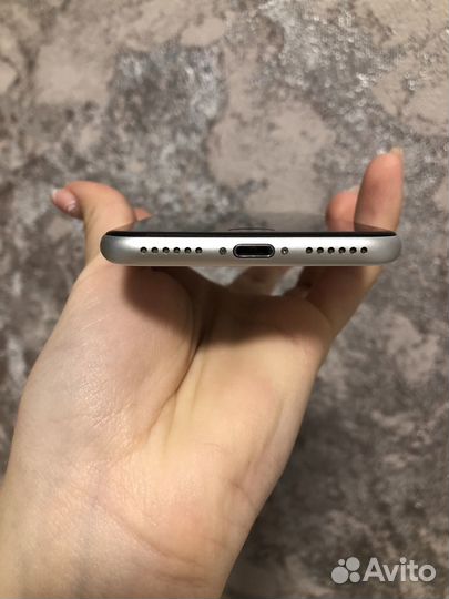iPhone SE (2020), 64 ГБ