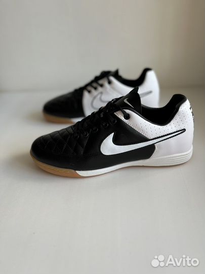 Футзалки (кроссовки для футбола).Новые