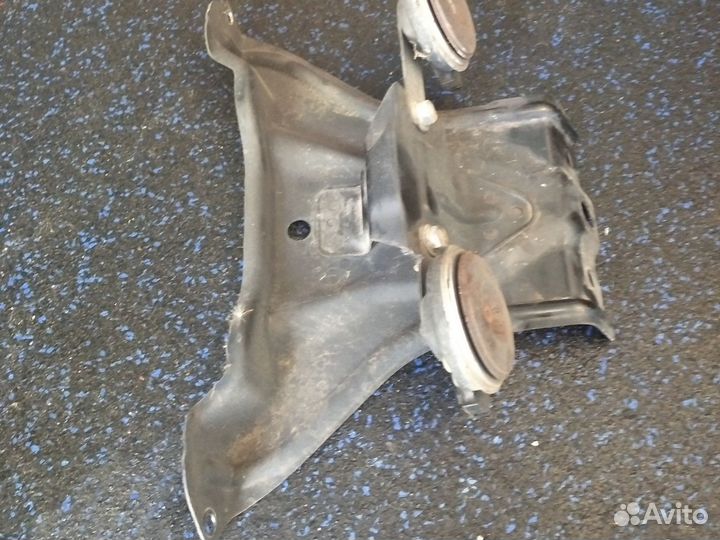 Кронштейн замка капота Suzuki Grand Viita