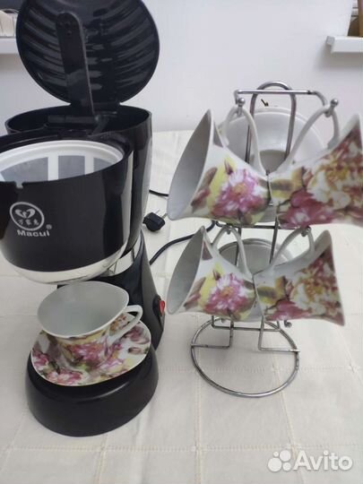 Кофеварка+кофейные чашки