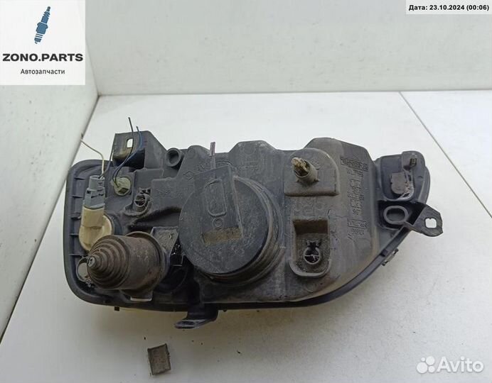 Фара правая 8200211006 на Renault Logan