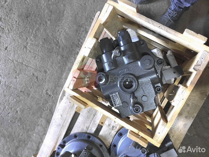 Гидромотор редуктора поворота DX255 170303-00052A