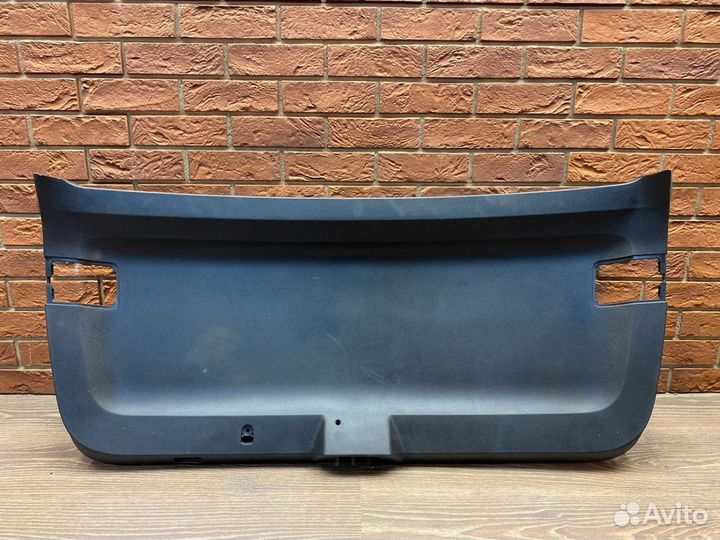 Обшивка двери багажника Volkswagen Taos 2020+