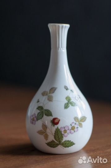 Ваза фарфоровая Wedgwood
