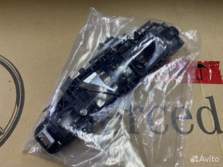 Опорная скоба правая Mercedes