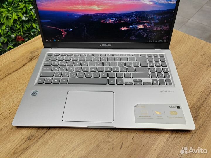 Ноутбук Asus 15.6 IPS/Intel i3/8gb