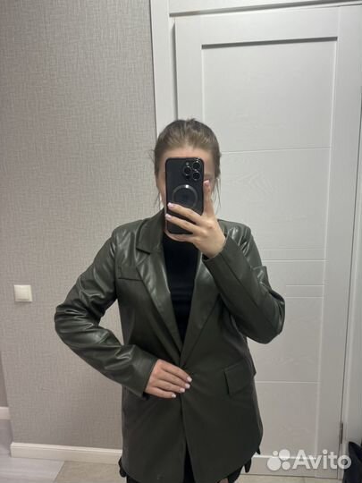 Пиджак из эко кожи