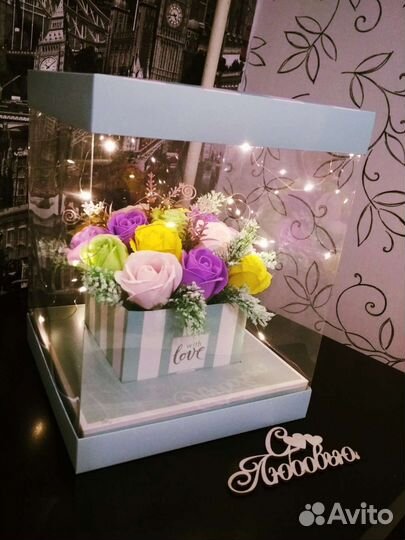 Эффектный подарок-ночник-букет роз