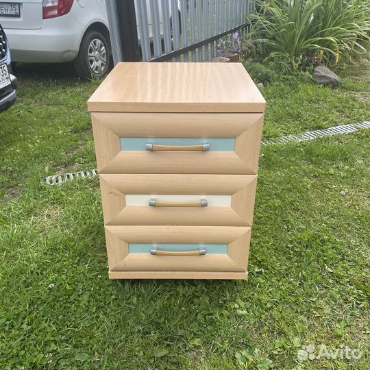 Тумба прикроватная