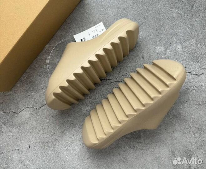 Тапки adidas Yeezy slide