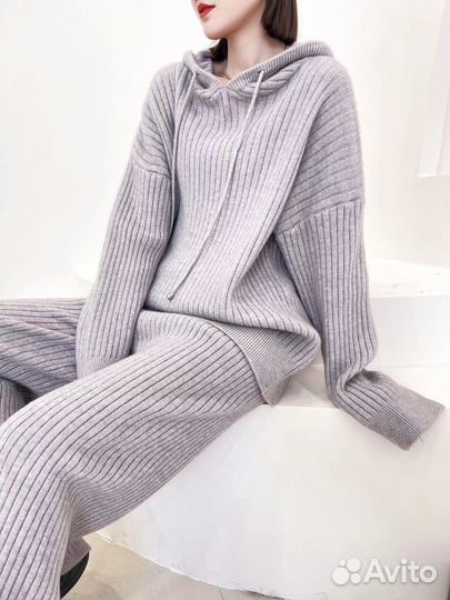 Костюм женский/Костюм шерстяной/Костюм вязаный