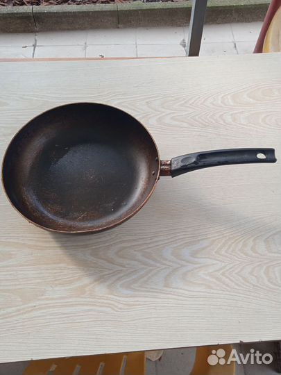Сковородки и кастрюли б/у