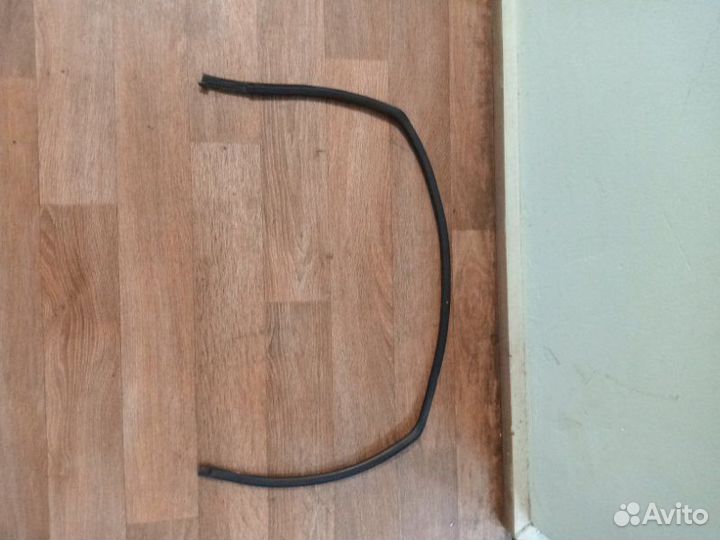 Уплотнитель стекла двери задний левый Volkswagen