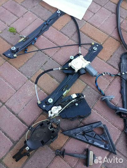 Механизм стеклоподъёмника для водительской двери B