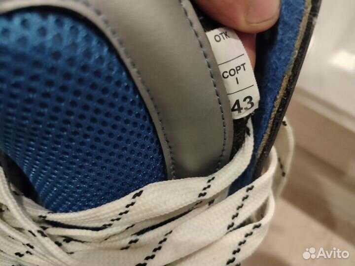 Хоккейные коньки v76 новые