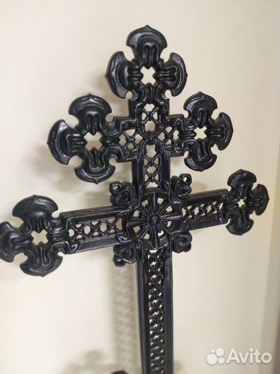 Чугунный кованый крест для благоустройства могил