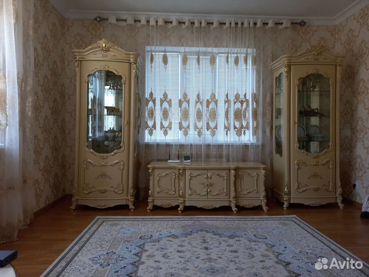 Ветрины, и комод