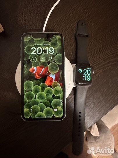 Беспроводная зарядка для телефона и часов