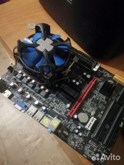 Материнская плата с процессором и памятью