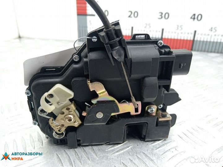 Замок двери передней левой Volkswagen Golf 4 2001