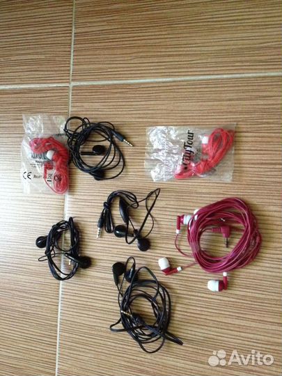 Наушники в упаковке.Всего 8пар.Авито доставка