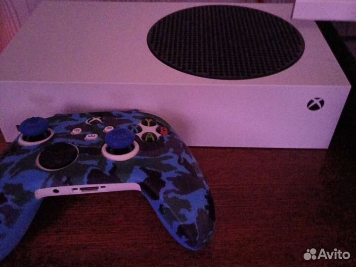 Продам игровую приставку Xbox series s