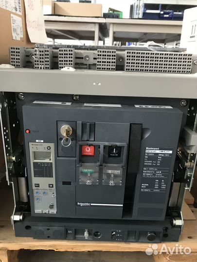 Автоматический выключатель Schneider Masterpact NW