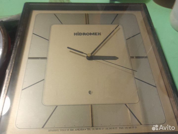 Часы,настеные,будильники и настольные под востан