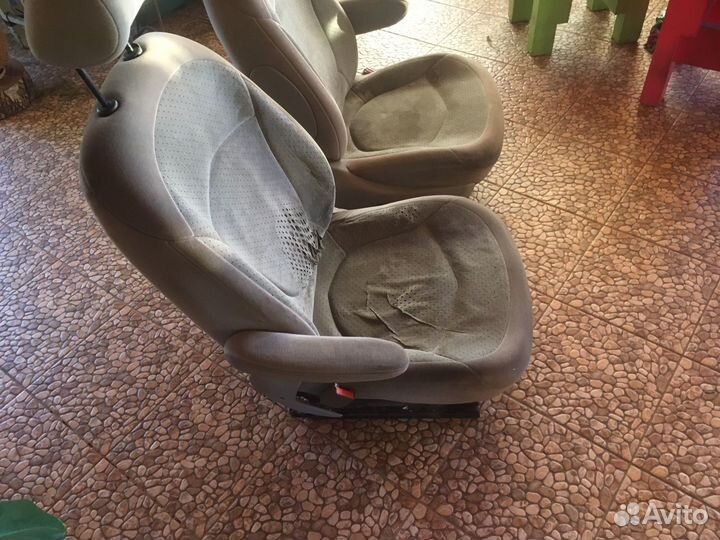 Передние сиденья Ситроен С5