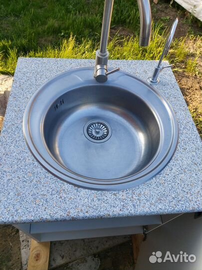 Раковина с тумбой для кухни