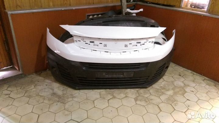 Бампер передний Opel Zafira Life