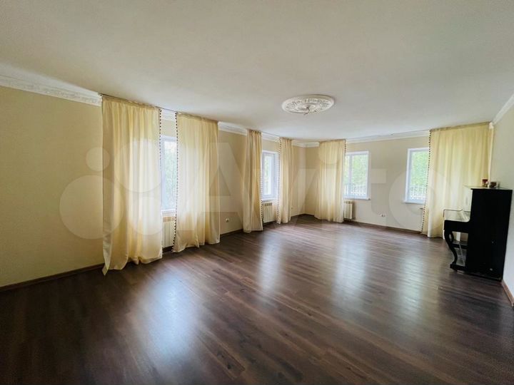 Коттедж 261 м² на участке 17 сот.