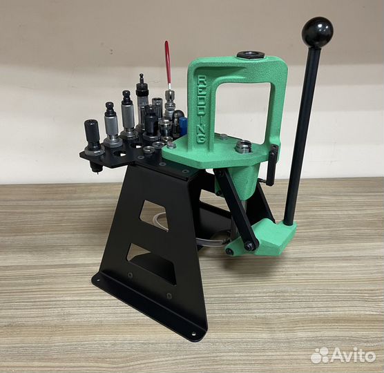 Подставка/станина под резьбовые прессы для релоада