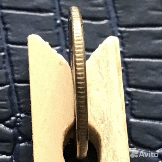 Брак. 1 рубль 2015 года на заготовке 50 копеек. Из