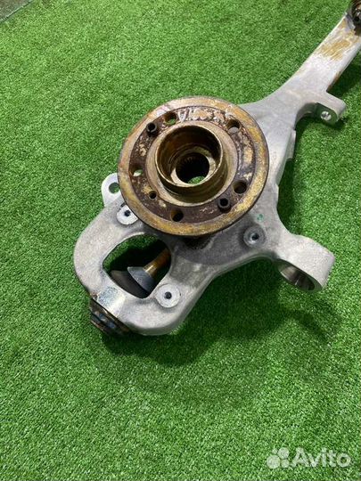 Кулак поворотный передний правый Mercedes-Benz