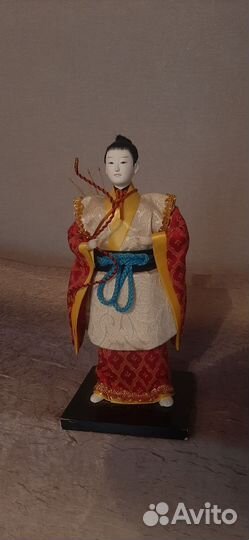 Фигурки самураев и гейши