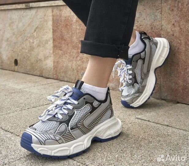 Кроссовки женские новые