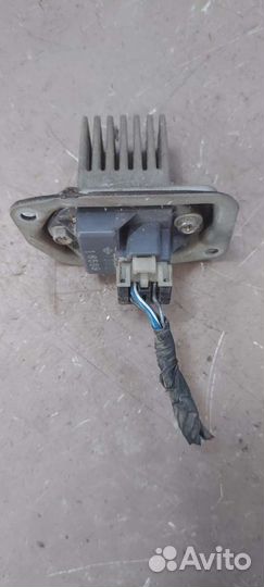 Резистор отопителя на Nissan Serena c23