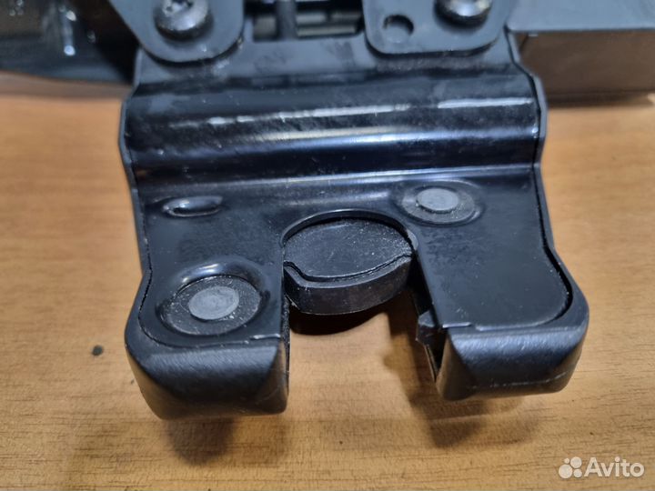 Замок крышки багажника BMW X6 E71