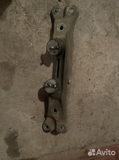 Траверса с подушками АКПП бмв Е39 м52tu