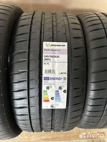 Michelin Pilot Sport 4 S 245/30 R20 и 305/30 R20 90Y