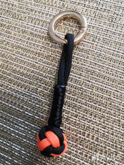 Брелок из паракорда - Обезьяний кулак