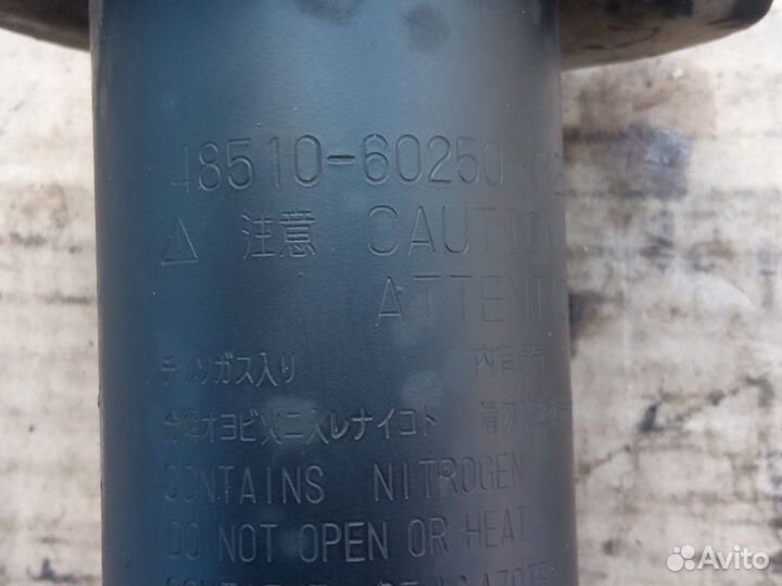 Амортизатор передний Toyota Land Cruiser Prado