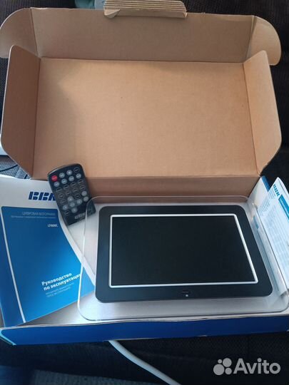 Цифровая фоторамка BBK LF800С