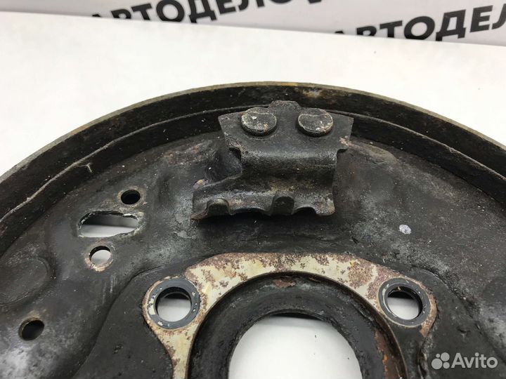 Щиток задний тормозного механизма Gran Move 2000 г